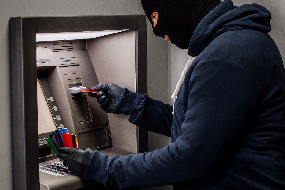 Se schimbă bancomatele: iată ce trebuie să faceți neapărat înainte de a introduce cardul