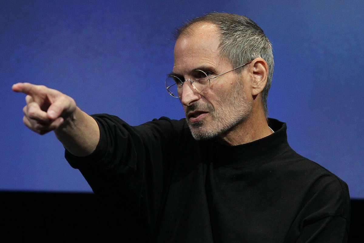 La fiecare șase luni, Steve Jobs cumpăra aceeași mașină, un Mercedes-Benz SL-Class de 120.000 de euro. Trucul era în numărul de înmatriculare