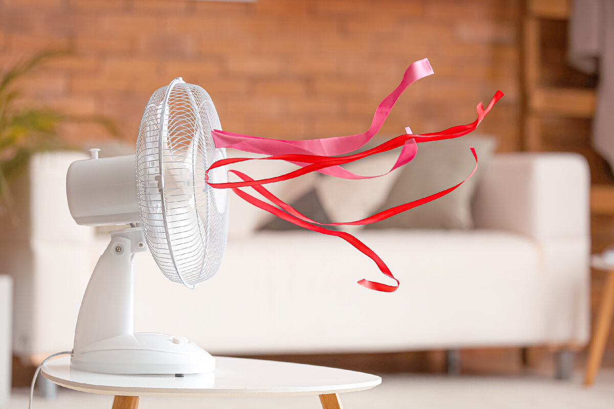 Este duminică, mi-e cald și trucul cu prosopul pe ventilator m-a salvat de la a porni aerul condiționat și a cheltui mai mult